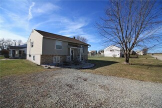 501 Mountain View Dr, Scottdale, PA 15683