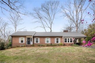 736 Quarterstaff Rd, Winston Salem, NC 27104