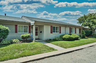 26313 Franklin Pointe Dr, Southfield, MI 48034
