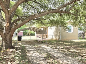 304 S Moore St, Caldwell, TX 77836