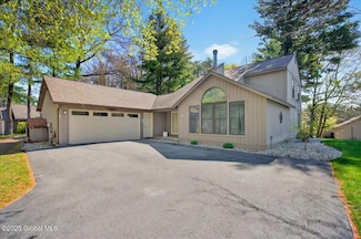 2 Glade Mallow Rd, Ballston Spa, NY 12020