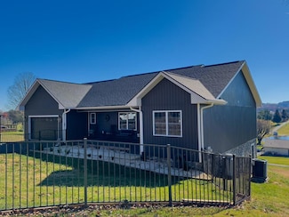 24 Fairway Village Rd, Galax, VA 24333