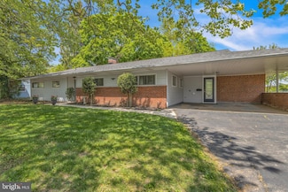 17 Kensington Ln, Newark, DE 19713