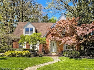 27721 Santa Barbara Dr, Lathrup Village, MI 48076