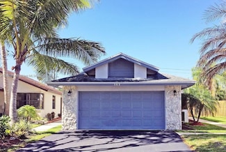 563 Lakeside Cir, Sunrise, FL 33326