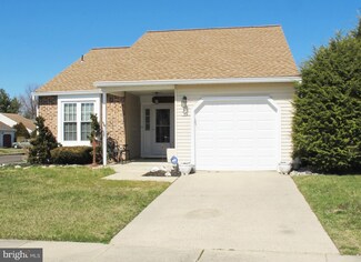 2 Hamilton Ct, Mount Laurel, NJ 08054