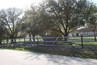 13416 Kanak St, Needville, TX 77461
