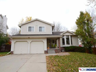 911 Hogan Dr, Papillion, NE 68046