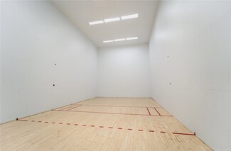 2 Bay Club Dr Unit 1Z2, Bayside, NY 11360