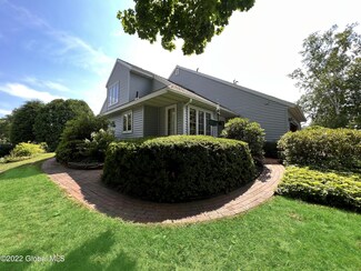22 York Rd, Glenmont, NY 12077