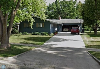 2425 Lilac Ln N, Fargo, ND 58102