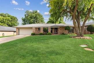 5909 NW 72nd Place, Warr Acres, OK 73132
