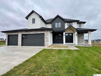 12362 Fenwick St, Papillion, NE 68046