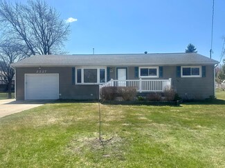 2227 Lawnel Ave, Norton Shores, MI 49441