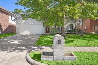 12823 Bonnie Ln, Stafford, TX 77477