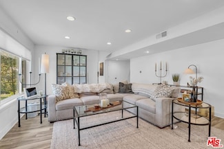 18547 Collins St Unit B1, Tarzana, CA 91356