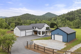 94 Tuckaluge Creek Rd, Clayton, GA 30525