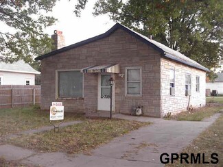 2739 Pear St, Lincoln, NE 68503