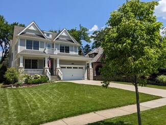 219 Walker Ave, Clarendon Hills, IL 60514