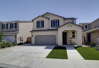 819 Descanso Ave, Clovis, CA 93619
