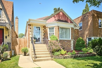4828 W Berwyn Ave, Chicago, IL 60630