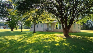 1214 Hawks Nest Ln, Moneta, VA 24121