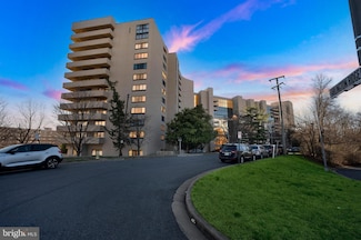 1101 S Arlington Ridge Rd Unit 806, Arlington, VA 22202