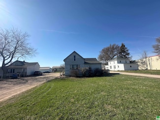 1209 E Cherry St, Vermillion, SD 57069