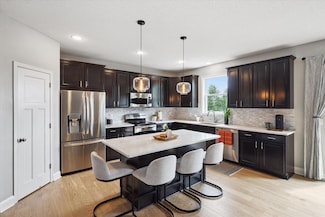 1715 Hemlock Way, Chanhassen, MN 55317
