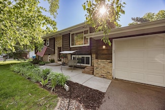 13105 E Manor Blvd, Burnsville, MN 55337