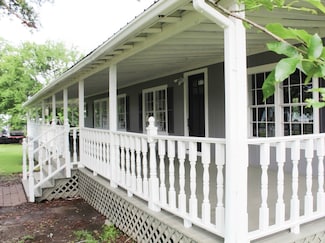 213 Red Haven Dr, Highlands, TX 77562