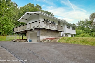 20 Lauretta Dr, Highland, NY 12528