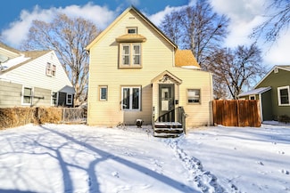 915 S 3rd St, Aberdeen, SD 57401