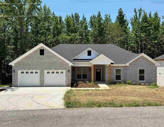 450 Horseshoe Hills Dr, Killen, AL 35645