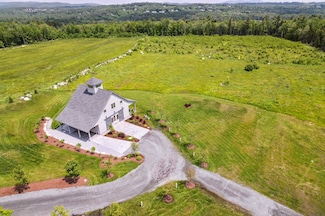 127 Tracy Rd, New London, NH 03257