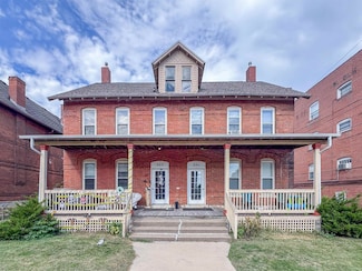 251 W 17th St Unit 253 West 17th St, Dubuque, IA 52001