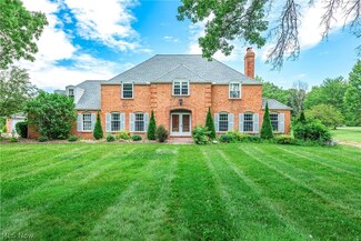 11921 Castleton Ln, Grafton, OH 44044