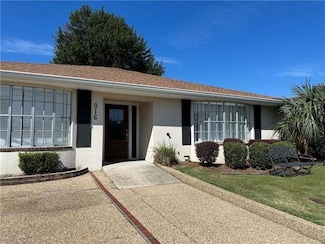 916 Martin Behrman Walk, Metairie, LA 70005