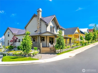 576 Porcupine Ln, Chelan, WA 98816