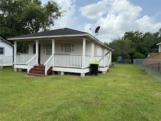 304 Moutray Ave, Wharton, TX 77488