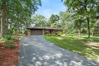 60 W Tam o Shanter Dr, Crete, IL 60417