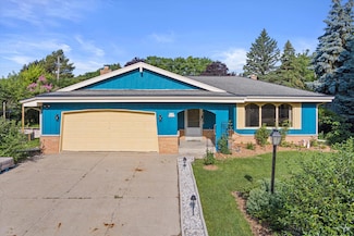W158N9751 Broadleaf Ln, Germantown, WI 53022