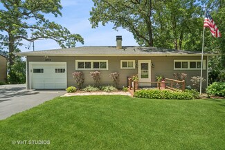 3235 E Lake Shore Dr, Wonder Lake, IL 60097