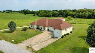 112 N Deercreek Dr, Clinton, MO 64735