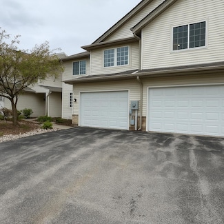 2415 Fox River Pkwy Unit E, Waukesha, WI 53189