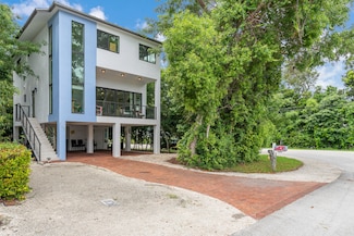 669 Colson Dr, Key Largo, FL 33037