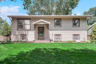 2201 Shallowford Dr, Valparaiso, IN 46383