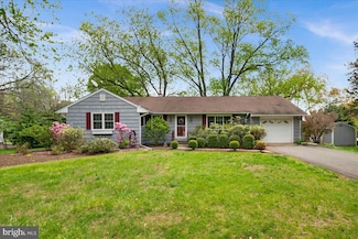 13 Morningside Dr, Pennington, NJ 08534