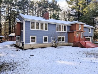 32 Selfridge Rd, Bedford, MA 01730