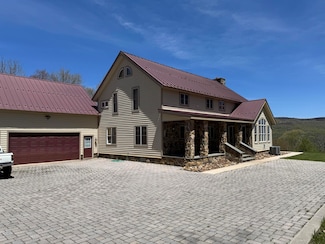 1552 Hunters Ridge Rd, Dunmore, WV 24934